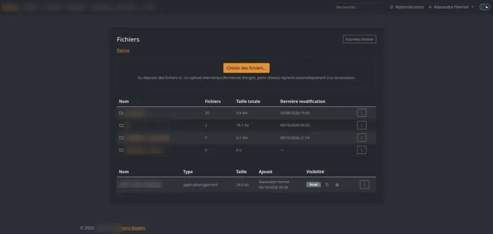 Capture d’écran du cloud personnel : la page Fichiers, avec la zone d’envoi et la liste des dossiers